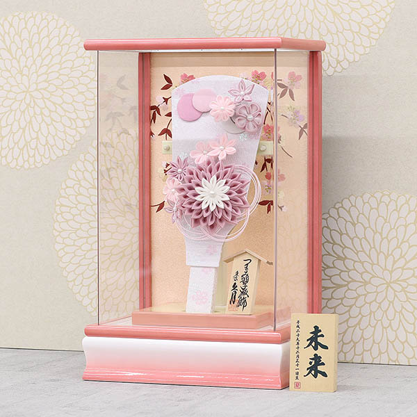 手作り】つまみ細工の雛人形/羽子板/髪飾り(丸つまみ) 座り込む 手作り】つまみ細工の雛人形/羽子板/髪飾り(丸つまみ) 座り込む