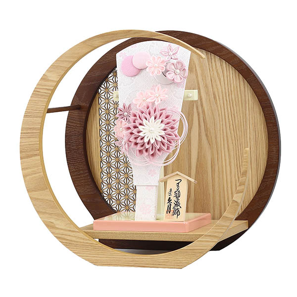 久月　 羽子板　つまみ細工 髪飾り付き 羽子板 桃 透かし麻の葉模様 木製 円形 三日月形飾り台 (大)　詳細画像