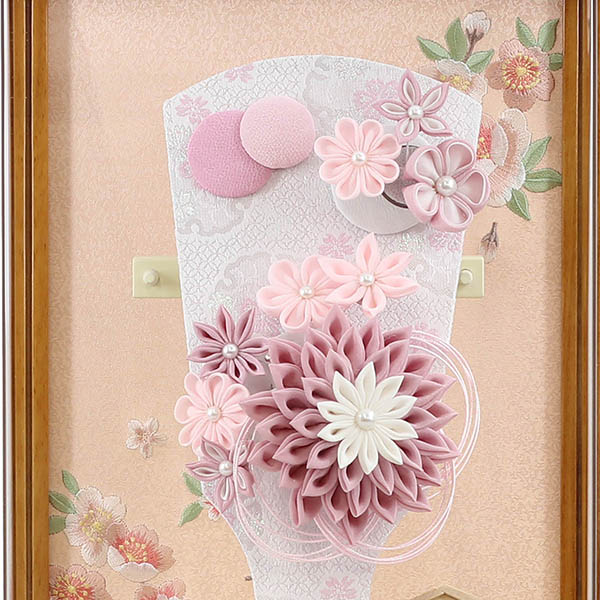 久月　 羽子板　つまみ細工 髪飾り付き 羽子板 桃 杏 木目 アクリルケース　詳細画像