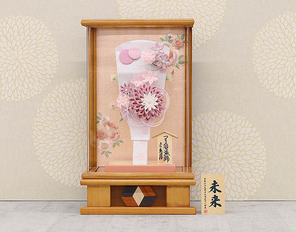 久月　 羽子板　つまみ細工 髪飾り付き 羽子板 桃 杏 木目 アクリルケース　詳細画像