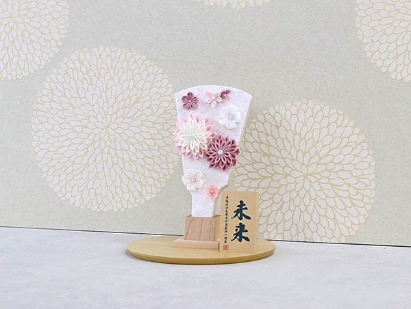 羽子板 守田 つまみ細工 羽子板 白/薄紫 半円形敷板セット 詳細画像 守田 羽子板 つまみ細工 羽子板 白/薄紫 半円形敷板セット 詳細画像
