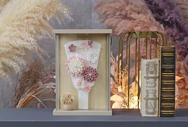 守田　 羽子板　つまみ細工 羽子板 白/薄紫 壁掛け 額飾り モカ塗り アクリルケース　詳細画像