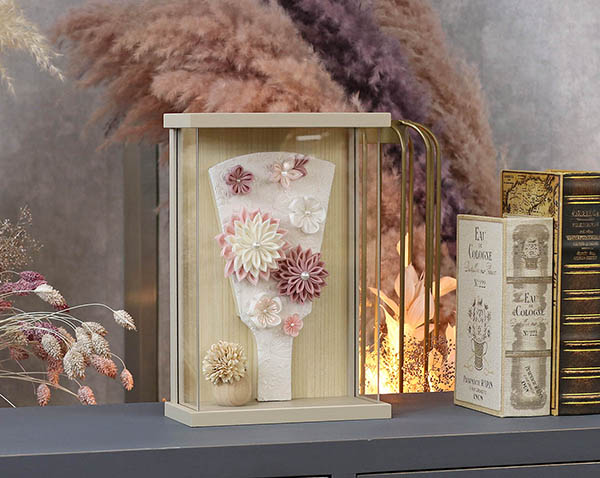 守田　 羽子板　つまみ細工 羽子板 白/薄紫 壁掛け 額飾り モカ塗り アクリルケース　詳細画像