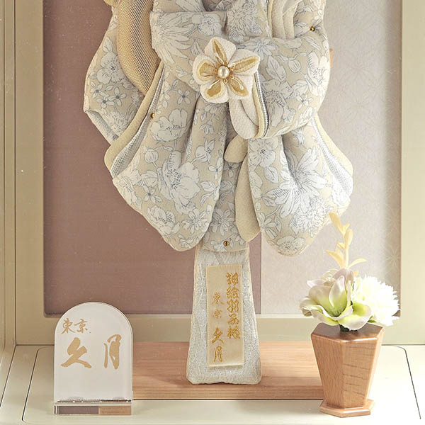 久月　 羽子板　振袖 アイボリー塗 アクリルケース飾り　詳細画像