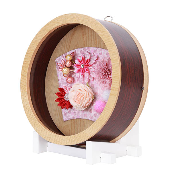 フジキ　 羽子板　壁掛け 額飾り かすみ つまみ細工飾り 円形 丸型 アクリルケース飾り スタンド付き　詳細画像