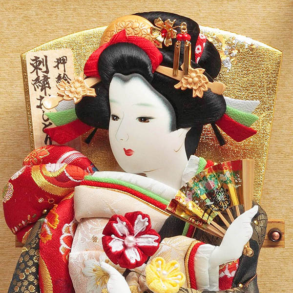 久月　 羽子板　おしどり刺繍振袖 金茶 銘木黄檗 パノラマガラスケース飾り　詳細画像