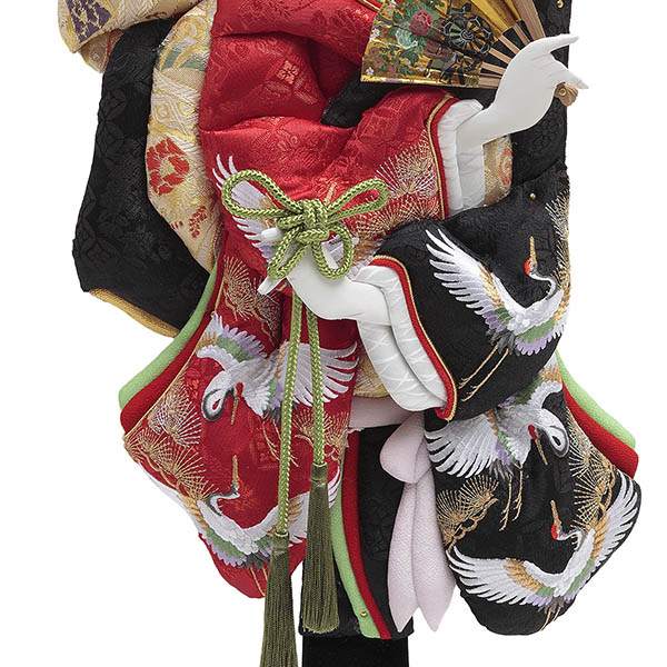 久月　 羽子板　松に鶴 刺繍振袖 ワイン塗り 面取りガラスケース飾り　詳細画像