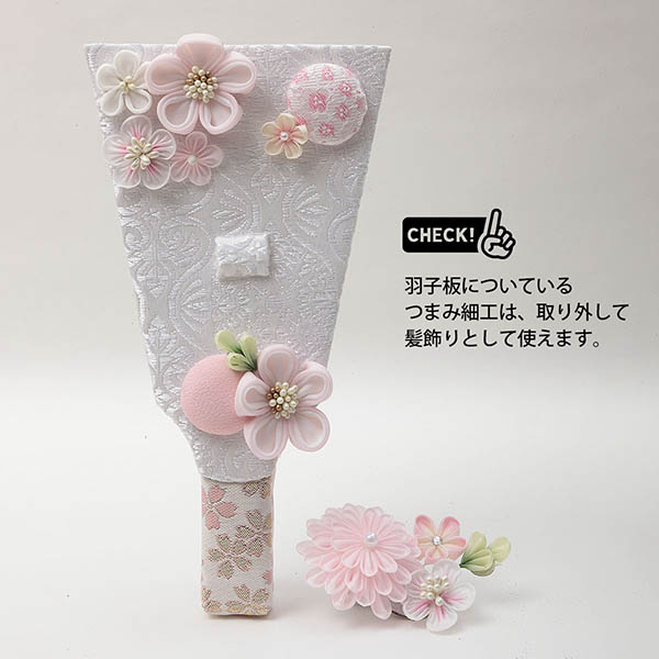 久月　 羽子板　つまみ細工 桃 アイボリー塗 アクリルケース飾り 髪飾り付き　詳細画像