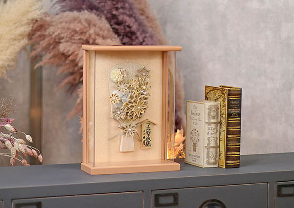 久月　 羽子板　つまみ細工 髪飾り 羽子板 モカ 壁掛け 額飾り パールピンク塗り アクリルケース　詳細画像