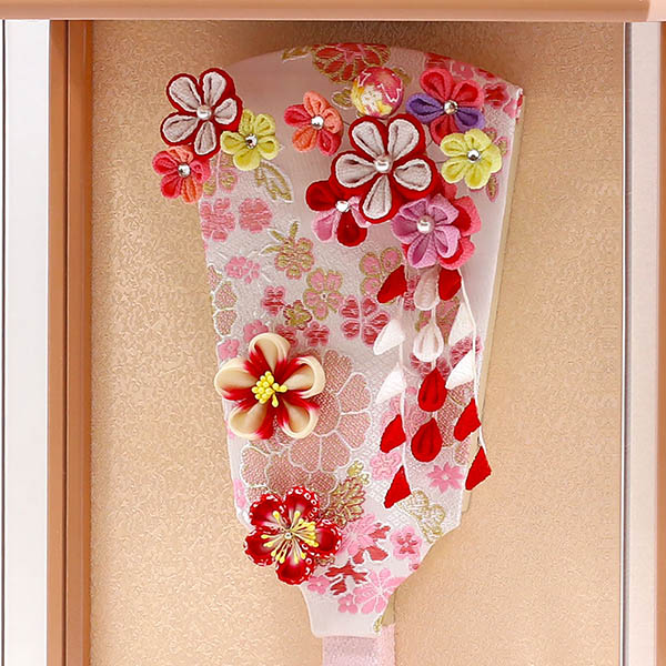 羽子板 東玉 つまみ細工 羽子板 赤 壁掛け 額飾り パールピンク塗り アクリルケース飾り 詳細画像 東玉 羽子板 つまみ細工 羽子板 赤 壁掛け 額飾り パールピンク塗り アクリルケース飾り 詳細画像