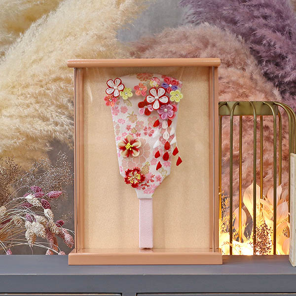 羽子板 東玉 つまみ細工 羽子板 赤 壁掛け 額飾り パールピンク塗り アクリルケース飾り 詳細画像 東玉 羽子板 つまみ細工 羽子板 赤 壁掛け 額飾り パールピンク塗り アクリルケース飾り 詳細画像