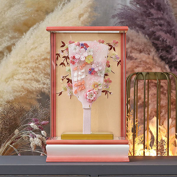 東玉　 羽子板　つまみ細工 羽子板 ピンク パール白/ピンク塗り アクリルケース飾り　詳細画像