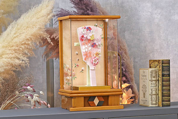 東玉　 羽子板　つまみ細工 羽子板 ピンク 杏 木目 アクリルケース飾り　詳細画像