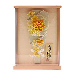 羽子板: つまみ細工 髪飾り 羽子板 イエロー 壁掛け 額飾り パールピンク塗り アクリルケース