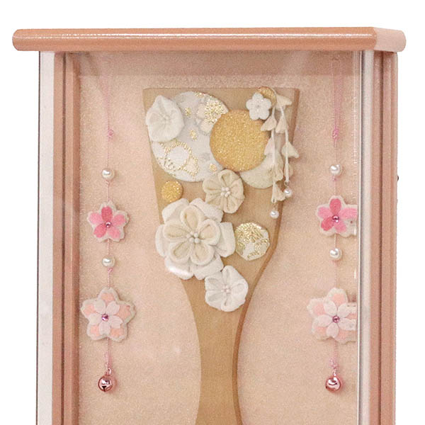 美山　 羽子板　つまみ細工 髪飾り付き 白金 羽子板 (小) パールピンク塗り 壁掛け 額飾り 桜つるし付き アクリルケース　詳細画像