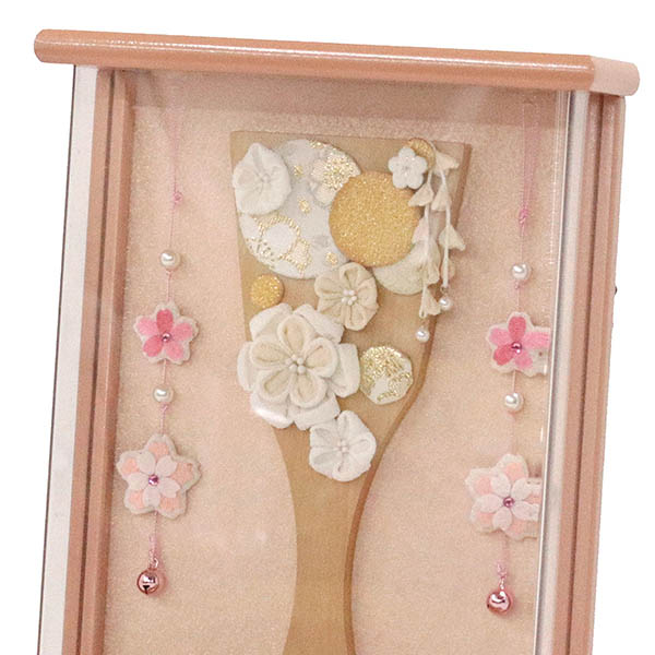 美山　 羽子板　つまみ細工 髪飾り付き 白金 羽子板 (小) パールピンク塗り 壁掛け 額飾り 桜つるし付き アクリルケース　詳細画像