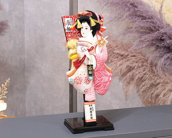 羽子板 幸月 花振袖 金襴かのこ ピンク 黒塗り飾り台セット 詳細画像 幸月 羽子板 花振袖 金襴かのこ ピンク 黒塗り飾り台セット 詳細画像