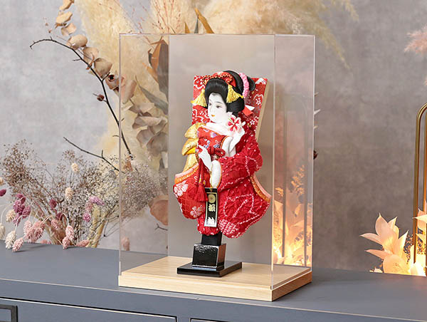 幸月　 羽子板　花振袖 金襴かのこ 赤 アクリルケース 霞 KASUMI 2436　詳細画像