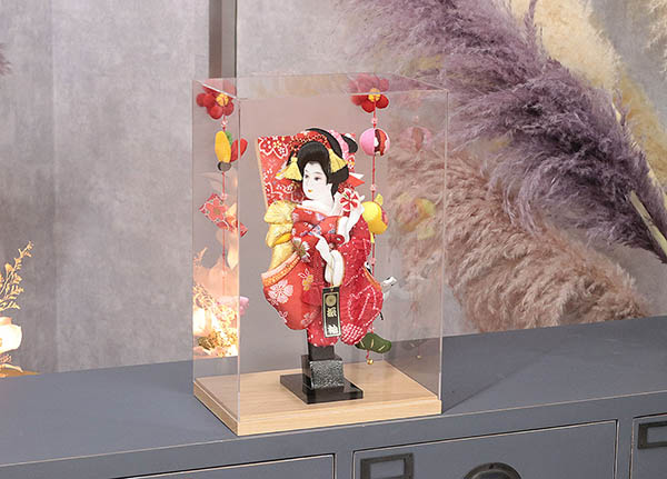 羽子板 幸月 花振袖 金襴かのこ 赤 どこでもつるし付き アクリルケース 霞 KASUMI 2436 詳細画像 幸月 羽子板 花振袖 金襴かのこ 赤 どこでもつるし付き アクリルケース 霞 KASUMI 2436 詳細画像