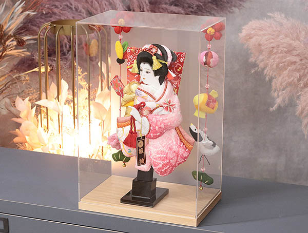 羽子板 幸月 花振袖 金襴かのこ ピンク どこでもつるし付き アクリルケース 霞 KASUMI 2436 詳細画像 幸月 羽子板 花振袖 金襴かのこ ピンク どこでもつるし付き アクリルケース 霞 KASUMI 2436 詳細画像