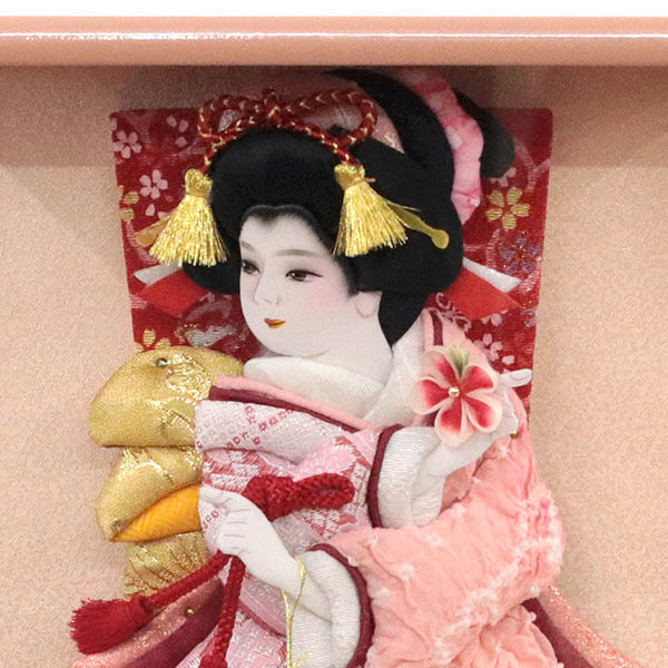 羽子板 幸月 花振袖 金襴かのこ ピンク 壁掛け 額飾り パールピンク塗り アクリルケース 詳細画像 幸月 羽子板 花振袖 金襴かのこ ピンク 壁掛け 額飾り パールピンク塗り アクリルケース 詳細画像