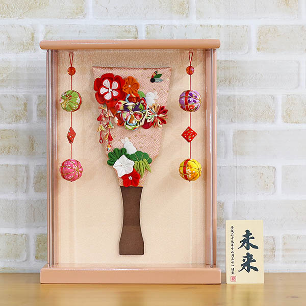 羽子板 村上鯉のぼり 姫羽子板 極上つまみ細工 うさぎ 壁掛け 額飾り パールピンク塗り 鞠二連つるし付き アクリルケース 詳細画像 村上鯉のぼり 羽子板 姫羽子板 極上つまみ細工 うさぎ 壁掛け 額飾り パールピンク塗り 鞠二連つるし付き アクリルケース 詳細画像