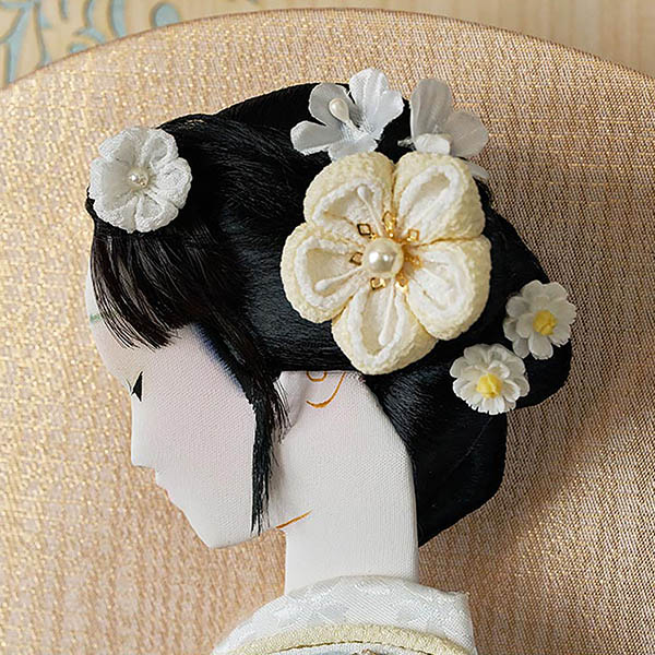 羽子板 久月 横顔 レース刺繍 水色 アイボリー塗り ガラスケース飾り 詳細画像 久月 羽子板 横顔 レース刺繍 水色 アイボリー塗り ガラスケース飾り 詳細画像