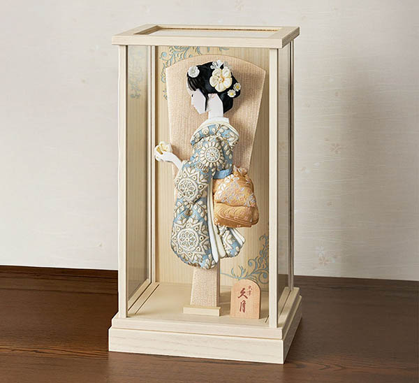羽子板 久月 横顔 レース刺繍 水色 アイボリー塗り ガラスケース飾り 詳細画像 久月 羽子板 横顔 レース刺繍 水色 アイボリー塗り ガラスケース飾り 詳細画像