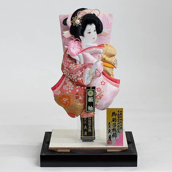 羽子板 久月 金襴振袖 春桜A 黒塗 ガラスケース飾り 詳細画像 久月 羽子板 金襴振袖 春桜A 黒塗 ガラスケース飾り 詳細画像