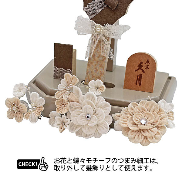 羽子板 久月 縁起つまみ飾 牡丹に蝶 白茶 六角春霞 モカ アクリルケース飾り 詳細画像 久月 羽子板 縁起つまみ飾 牡丹に蝶 白茶 六角春霞 モカ アクリルケース飾り 詳細画像