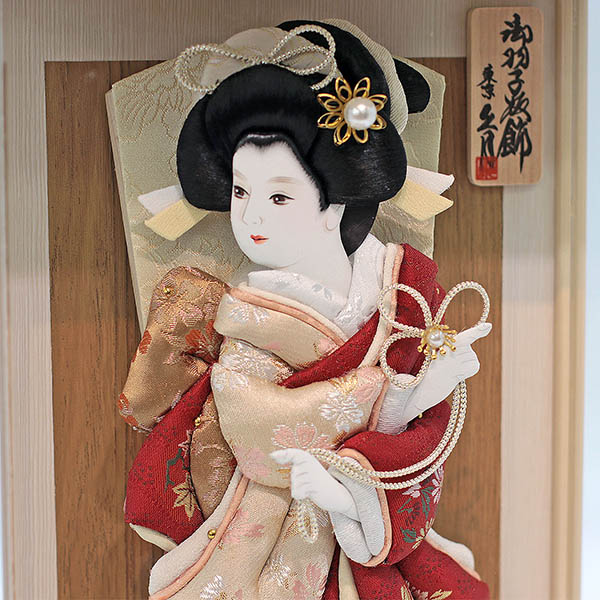 羽子板 久月 壁掛け 金襴振袖 赤 やまと アクリルケース飾り 詳細画像 久月 羽子板 壁掛け 金襴振袖 赤 やまと アクリルケース飾り 詳細画像