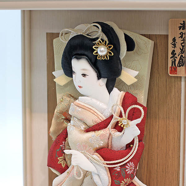 羽子板 久月 壁掛け 金襴振袖 赤 やまと アクリルケース飾り 詳細画像 久月 羽子板 壁掛け 金襴振袖 赤 やまと アクリルケース飾り 詳細画像