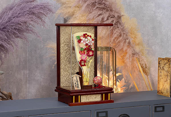 羽子板 久月 つまみ細工 羽子板 金赤花 花梨塗り アクリルケース 詳細画像 久月 羽子板 つまみ細工 羽子板 金赤花 花梨塗り アクリルケース 詳細画像