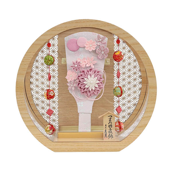 羽子板 久月 つまみ細工 髪飾り付き 羽子板 桃 リバーシブル 円形 丸型 鞠三連つるし付き アクリルケース 輪転36 詳細画像 久月 羽子板 つまみ細工 髪飾り付き 羽子板 桃 リバーシブル 円形 丸型 鞠三連つるし付き アクリルケース 輪転36 詳細画像