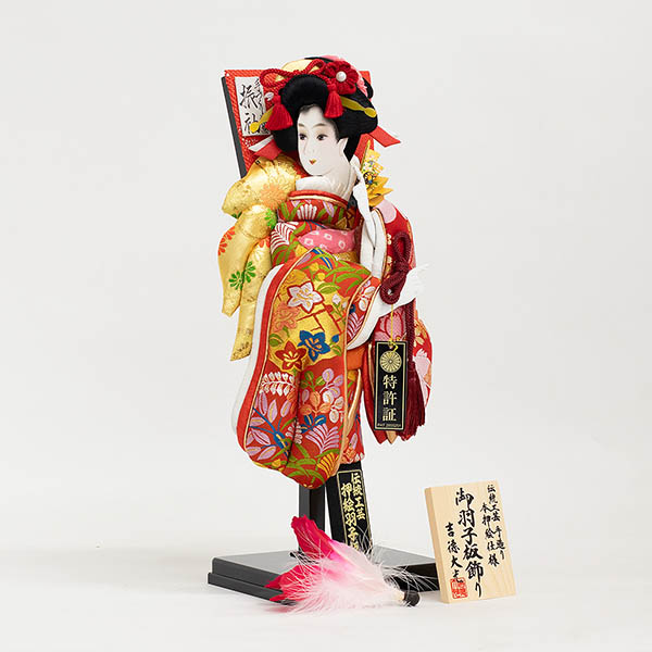 羽子板 吉徳 立体振袖 刺繍 赤 飾り台セット 詳細画像 吉徳 羽子板 立体振袖 刺繍 赤 飾り台セット 詳細画像