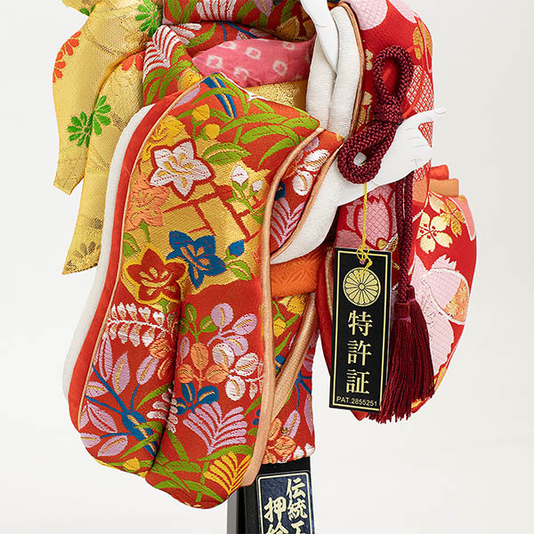 羽子板 吉徳 立体振袖 刺繍 赤 飾り台セット 詳細画像 吉徳 羽子板 立体振袖 刺繍 赤 飾り台セット 詳細画像