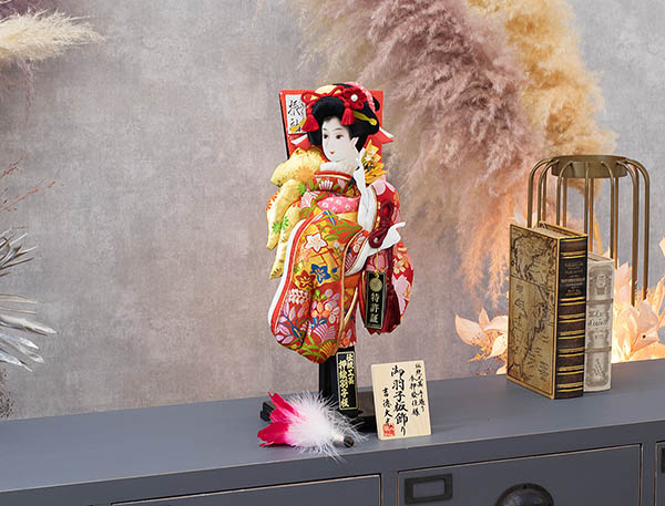 羽子板 吉徳 立体振袖 刺繍 赤 飾り台セット 詳細画像 吉徳 羽子板 立体振袖 刺繍 赤 飾り台セット 詳細画像
