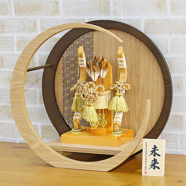 総檜造り破魔弓 昴 透かし麻の葉模様 木製 円形 三日月形飾り台 (大)