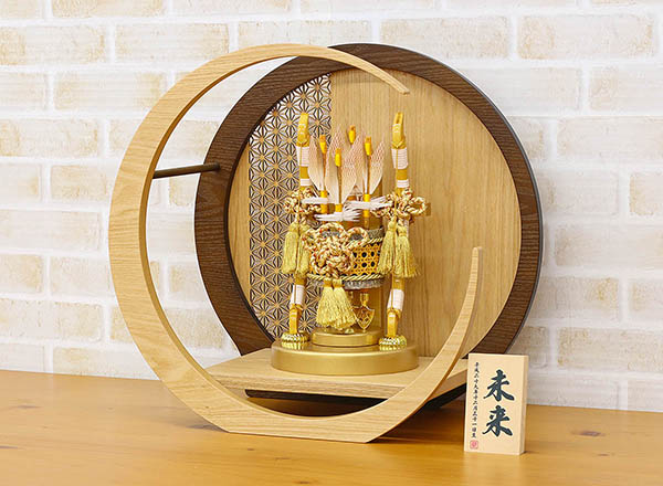 破魔弓 東玉 黎(れい) 透かし麻の葉模様 木製 円形 三日月形飾り台 (大) 詳細画像 東玉 破魔弓 黎(れい) 透かし麻の葉模様 木製 円形 三日月形飾り台 (大) 詳細画像