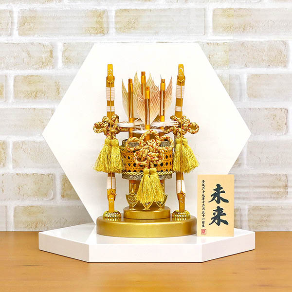 破魔弓 東玉 黎(れい) 衝立六角ホワイト飾り台 詳細画像 東玉 破魔弓 黎(れい) 衝立六角ホワイト飾り台 詳細画像