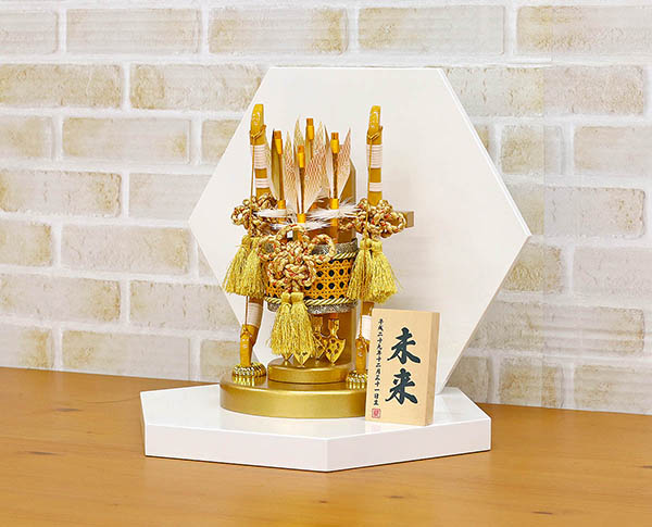 破魔弓 東玉 黎(れい) 衝立六角ホワイト飾り台 詳細画像 東玉 破魔弓 黎(れい) 衝立六角ホワイト飾り台 詳細画像