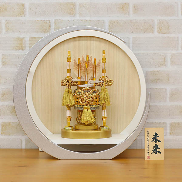 東玉　 破魔弓　黎（れい） 白銀 木製 円形 三日月形飾り台 (大)　詳細画像