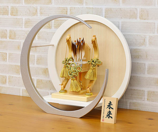 東玉　 破魔弓　若葉 白銀 木製 円形 三日月形飾り台 (大)　詳細画像