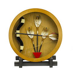 破魔弓: 壁掛け 額飾り 神武 円形アクリルケース飾り スタンド付き