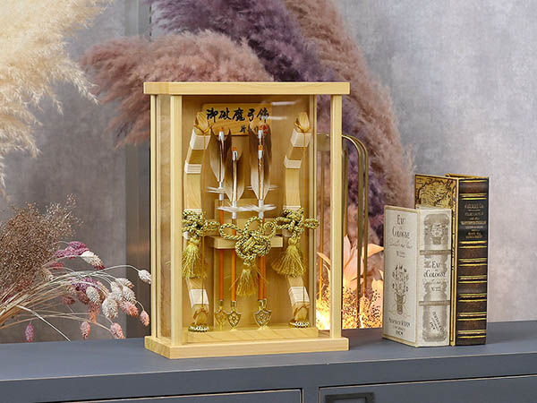 幹山　 破魔弓　壁掛け 額飾り 創 桧 白木 木目バック つや消し アクリルケース飾り　詳細画像