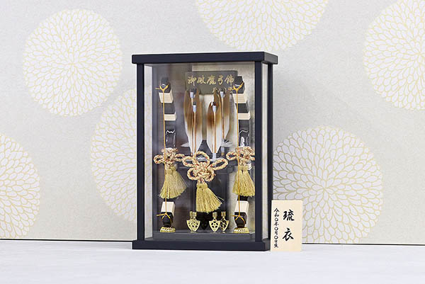 破魔弓 幹山 壁掛け 額飾り 創 黒サテン 艶消し アクリルケース飾り 詳細画像 幹山 破魔弓 壁掛け 額飾り 創 黒サテン 艶消し アクリルケース飾り 詳細画像