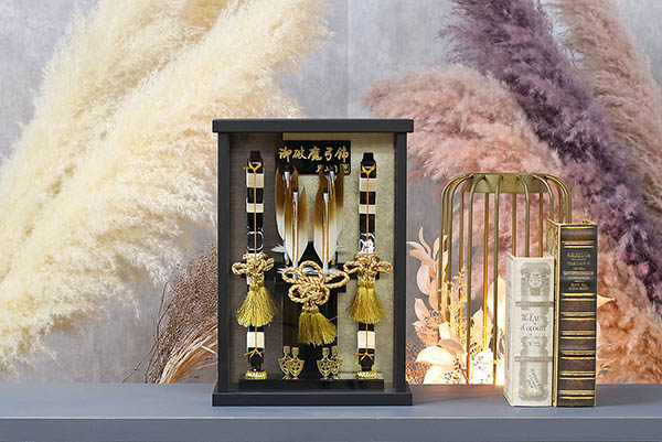 破魔弓 幹山 壁掛け 額飾り 創 黒サテン 艶消し アクリルケース飾り 詳細画像 幹山 破魔弓 壁掛け 額飾り 創 黒サテン 艶消し アクリルケース飾り 詳細画像