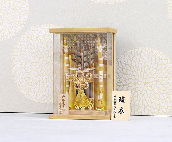 破魔弓 幹山 壁掛け 額飾り 絃 白木 寄木細工 金バック アクリルケース飾り 詳細画像 幹山 破魔弓 壁掛け 額飾り 絃 白木 寄木細工 金バック アクリルケース飾り 詳細画像