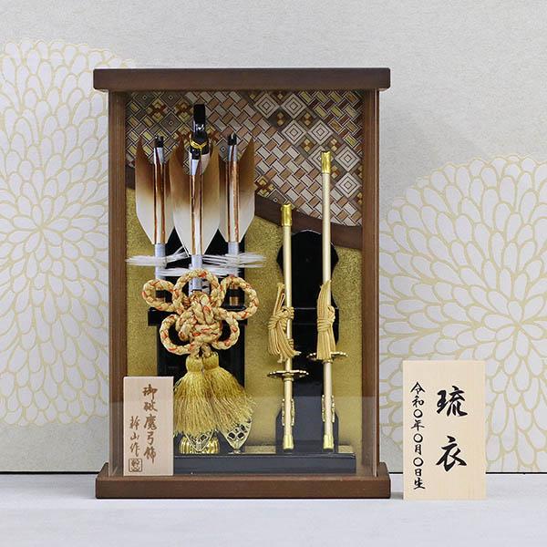 破魔弓 幹山 壁掛け 額飾り 絃 オーク材 寄木細工 金バック アクリルケース飾り 詳細画像 幹山 破魔弓 壁掛け 額飾り 絃 オーク材 寄木細工 金バック アクリルケース飾り 詳細画像