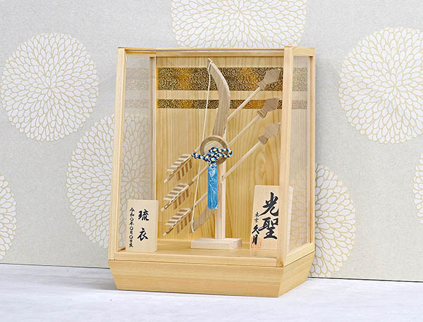 破魔弓 久月 光聖 白 木製 二引き柄 白木 木目 アクリルケース 詳細画像 久月 破魔弓 光聖 白 木製 二引き柄 白木 木目 アクリルケース 詳細画像